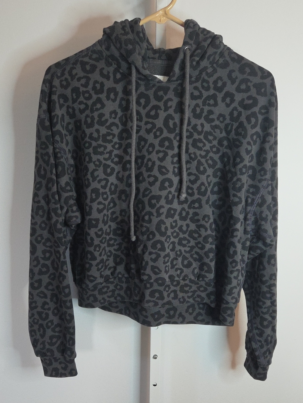 Abercrombie & Fitch Soft A&F Dark Gray Charcoal Leopard Cropped Hoodie Medium